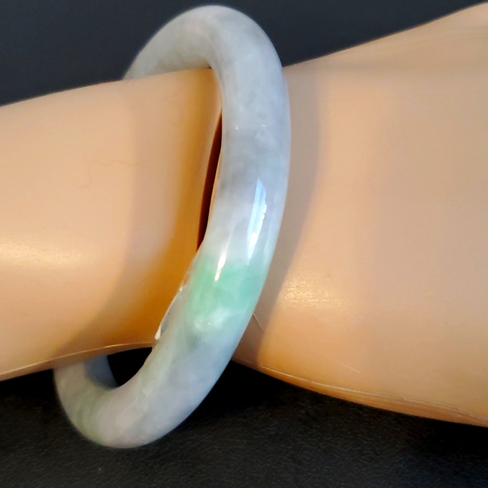 BURMESE JADE BANGLE.